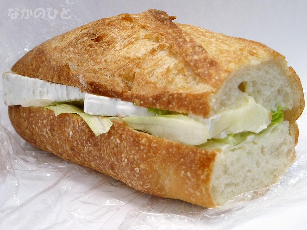 むぎわらぼうしのフランス産ブリーチーズのサンドイッチ
