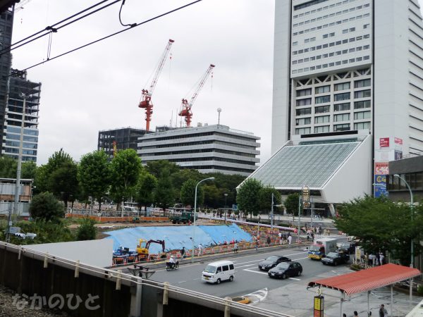 中野駅プラットフォームから見る風景