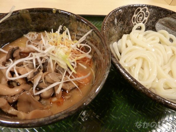 はなまるうどんの3種のきのこカレーつけ麺