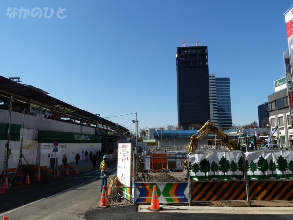 駅前の旧バスロータリーも工事が進む中野