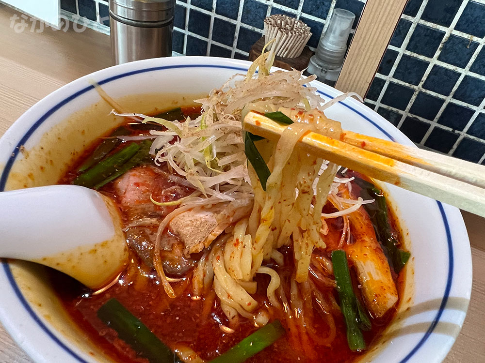 シビカラ麻辣醤油そばの麺